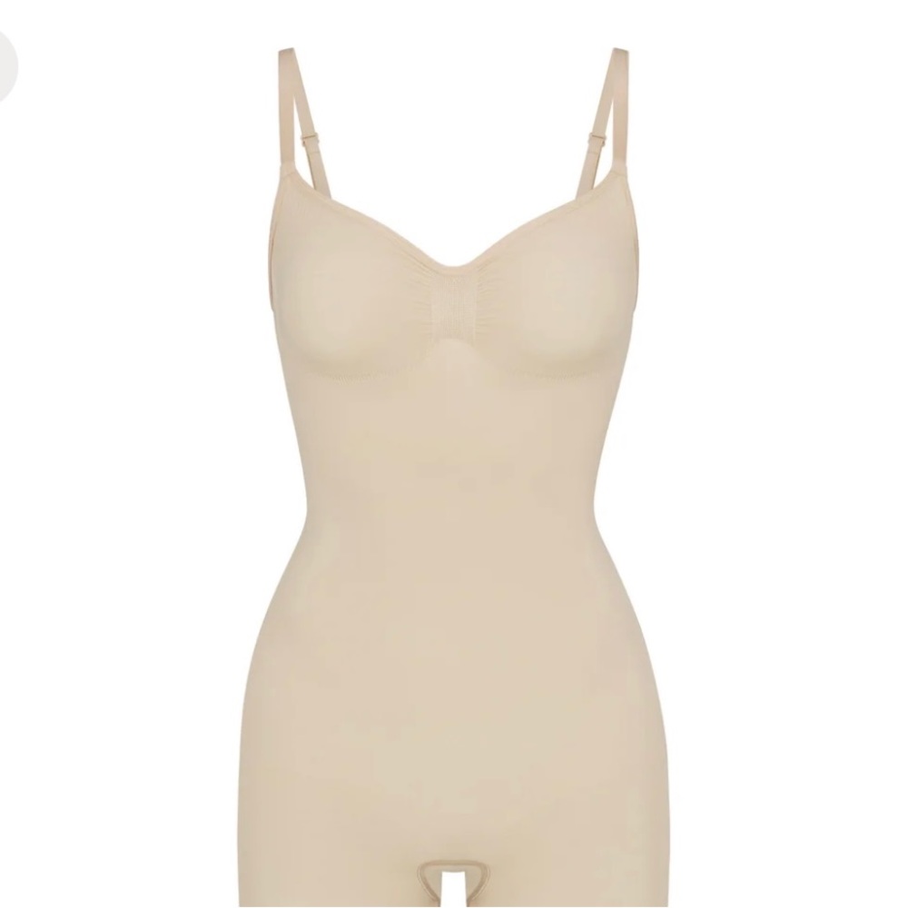SKIMS Sculpting Bodysuit Mid Thigh Sz L/XL